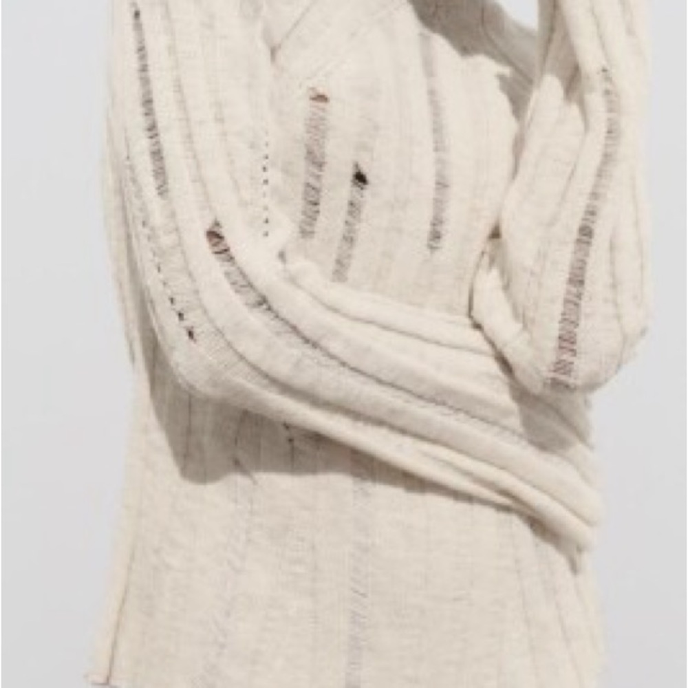 ZARA Ecru Off-White Ribbed Knit Sweater